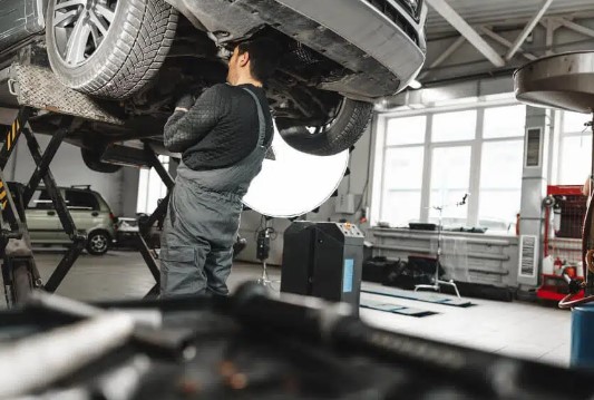 Service Kaki-Kaki Mobil: Solusi Suspensi Empuk dan Biaya Perbaikan Terbaru